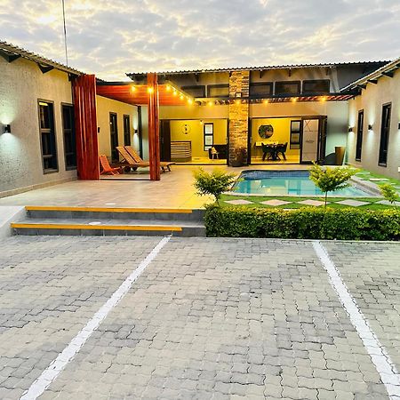 Signature Boutique Guesthouse Маун Екстер'єр фото