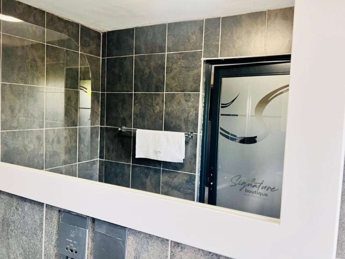 Signature Boutique Guesthouse Маун Екстер'єр фото