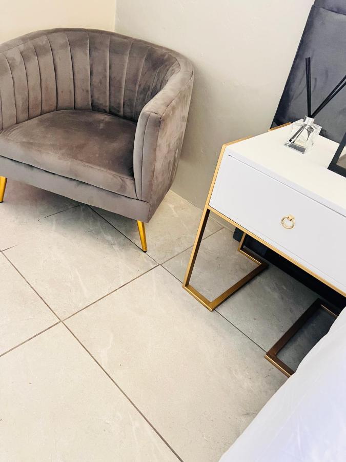 Signature Boutique Guesthouse Маун Екстер'єр фото