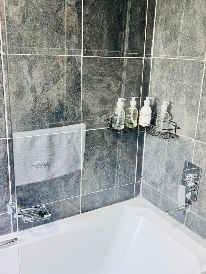 Signature Boutique Guesthouse Маун Екстер'єр фото