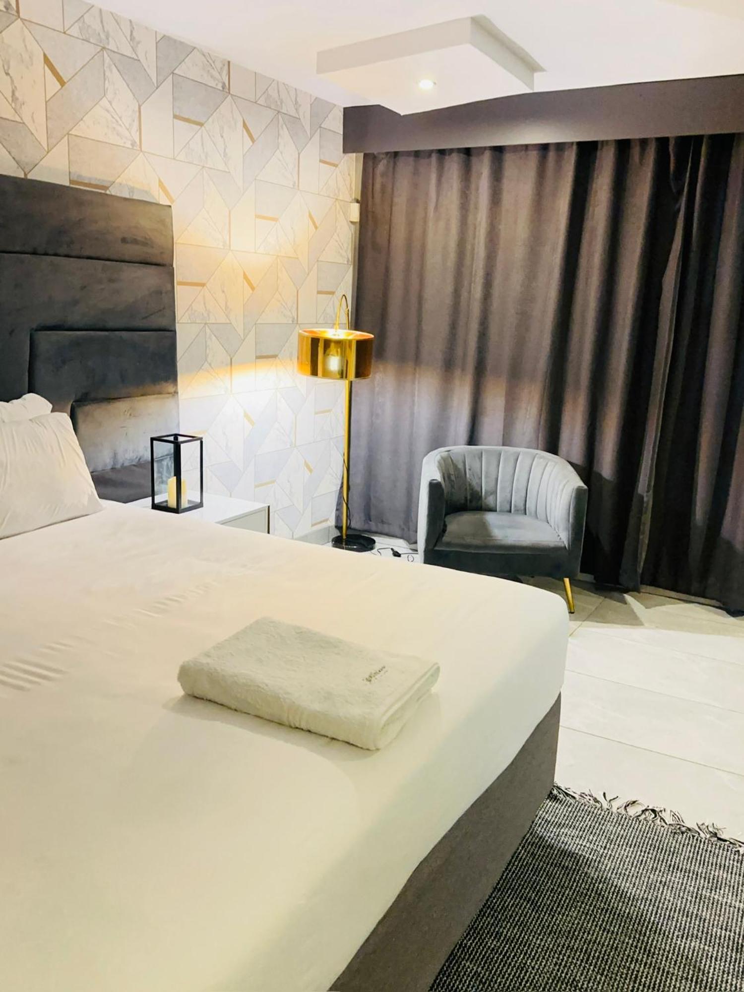Signature Boutique Guesthouse Маун Екстер'єр фото