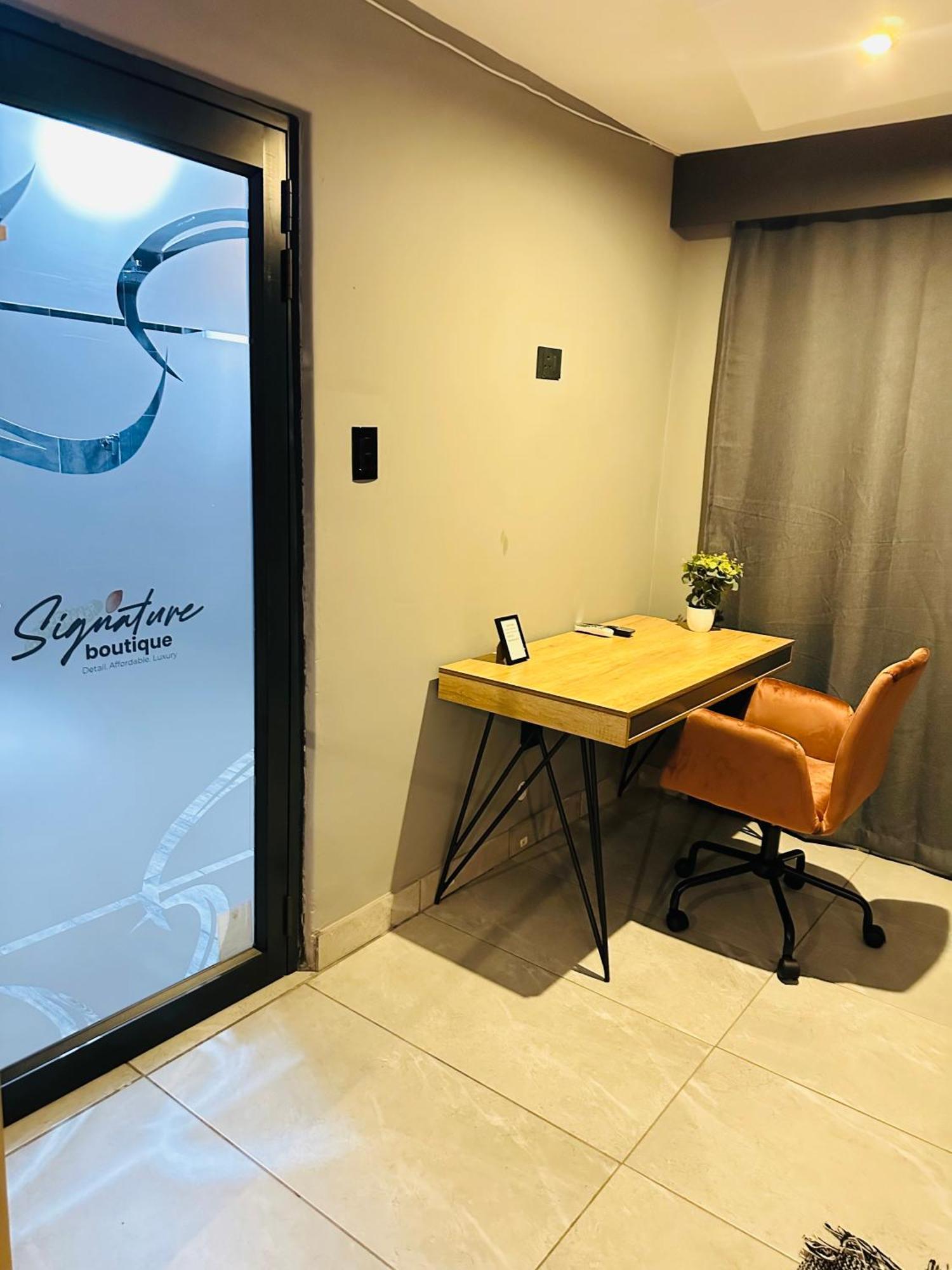 Signature Boutique Guesthouse Маун Екстер'єр фото