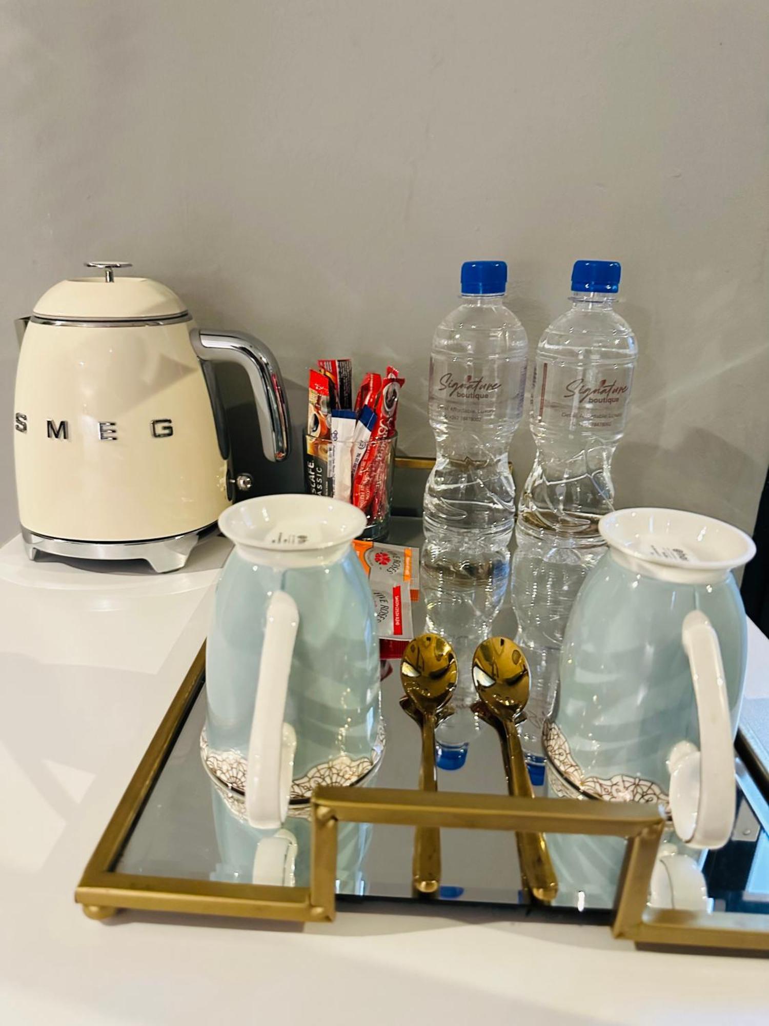 Signature Boutique Guesthouse Маун Екстер'єр фото